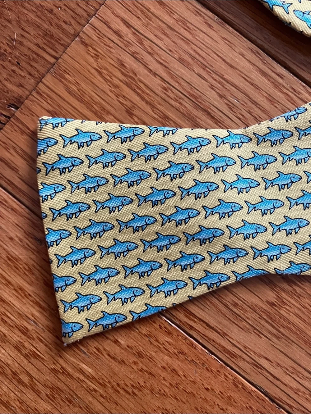 Vineyard Vines - Men’s Yellow and Blue Adjustable Shark Bow Tie